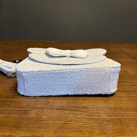 Loungefly Disney Minnie Mouse Sequin Wedding Bride Crossbody Purse Bag NWT - Picture 8 of 11